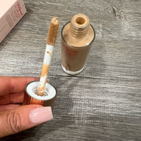 Charlotte Tilbury Hollywood Flawless Filter Foundation - Picture 9 of 9